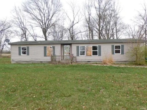 1228 Cedar Creek Dr, Centralia, IL 62801