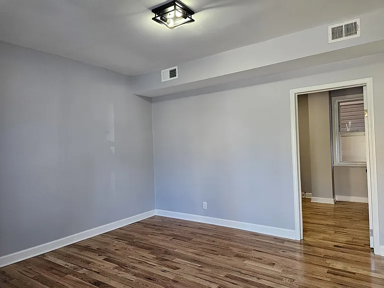 2500 W Pershing Rd #1R — Photo 10