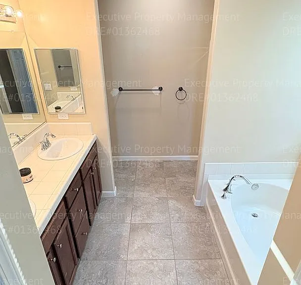 8905 Cadbury Dr — Photo 35