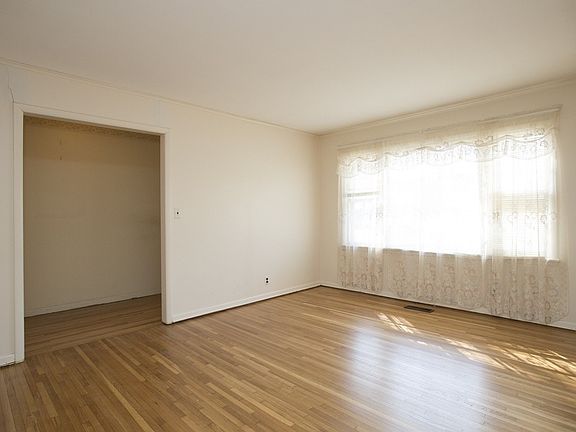 Bright and cheerful dining