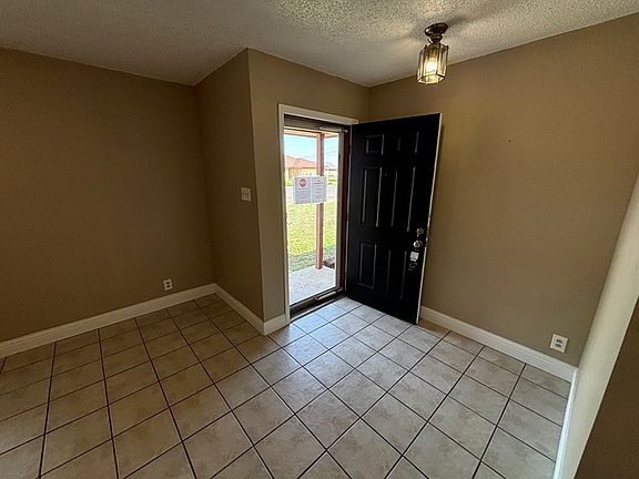 3rd image of 4725 Princeton Ave