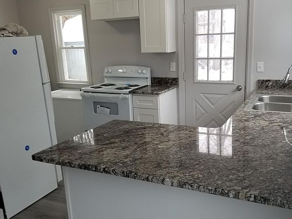 4th image of 5320 Charles Dr