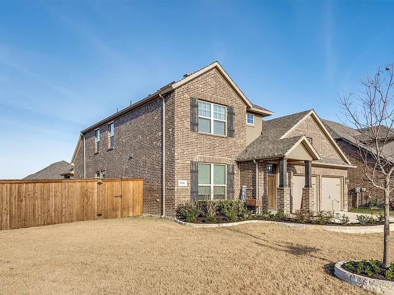 5490 Peregrine Ln — Photo 3