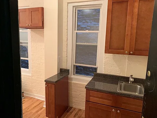 Rented by Dekom Inc. | media 10