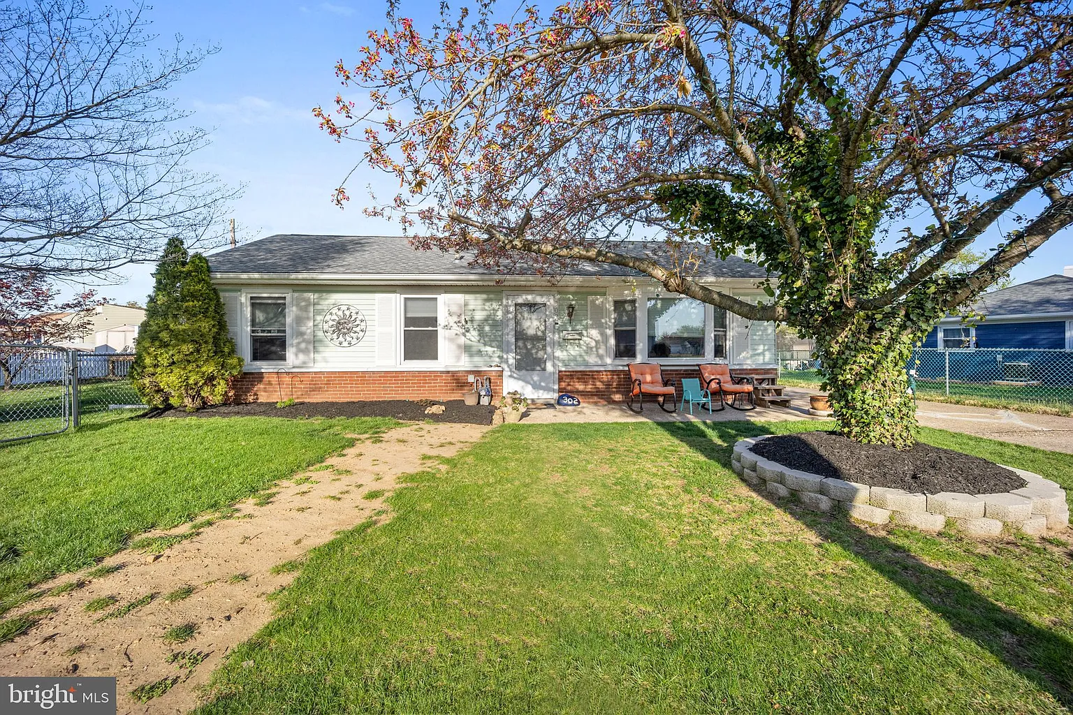 302 Dorset Ave photo 1