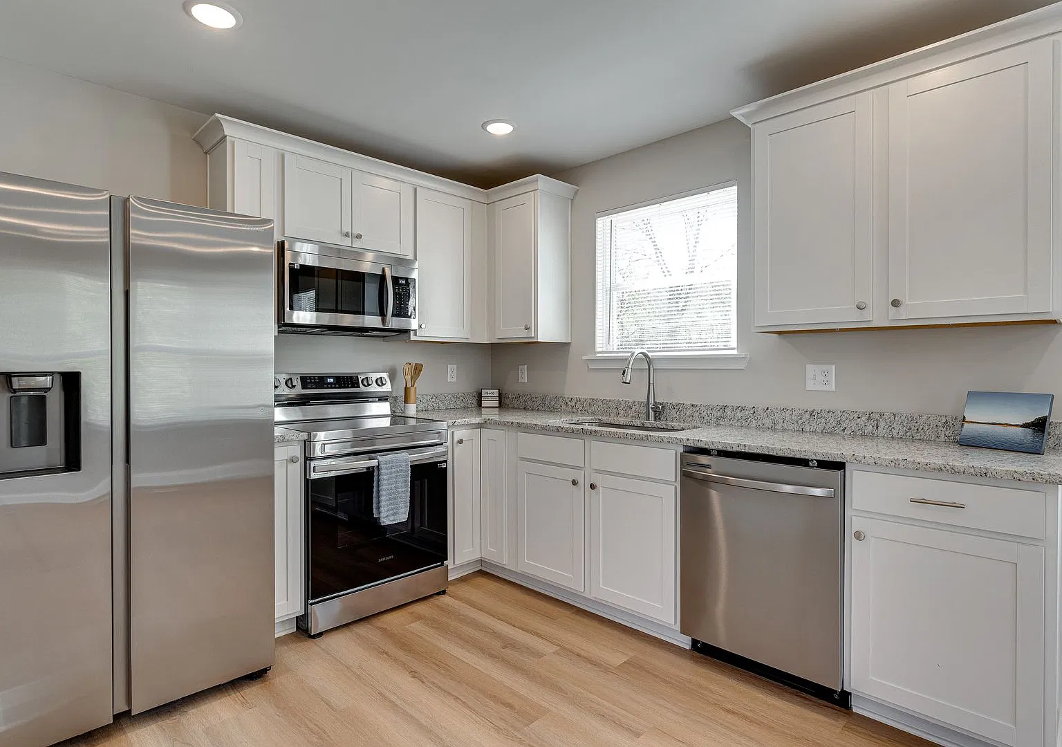 2 BR 1 BA house for Rent — Photo 2