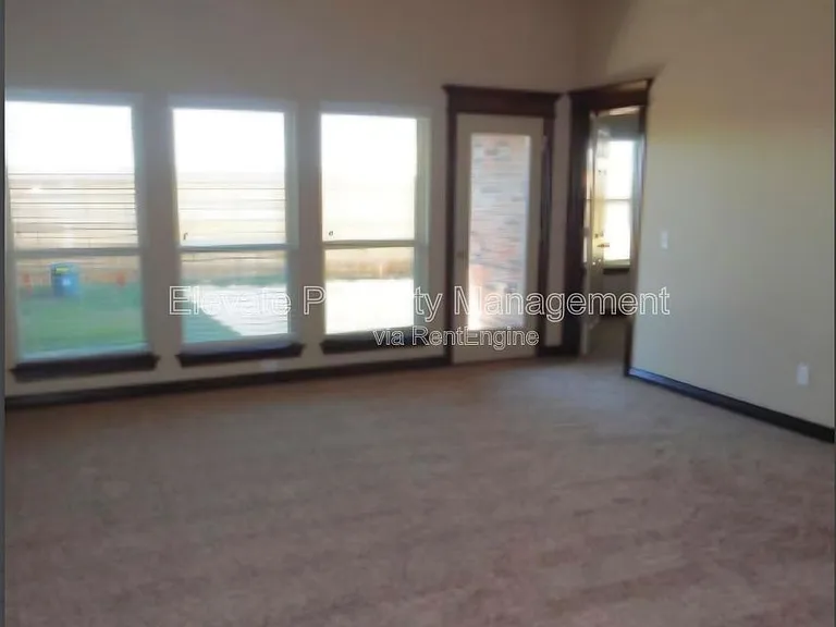 2200 Kintyre Rd — Photo 2