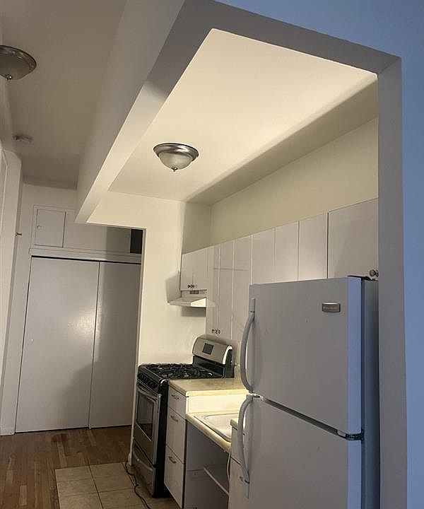 1st image of 745 E 6th St APT 1D