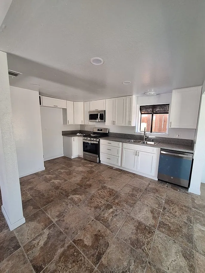 3 bed, 1314 sqft, $3,400 — Photo 3