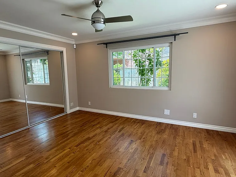 1694 Lyle Dr — Photo 9