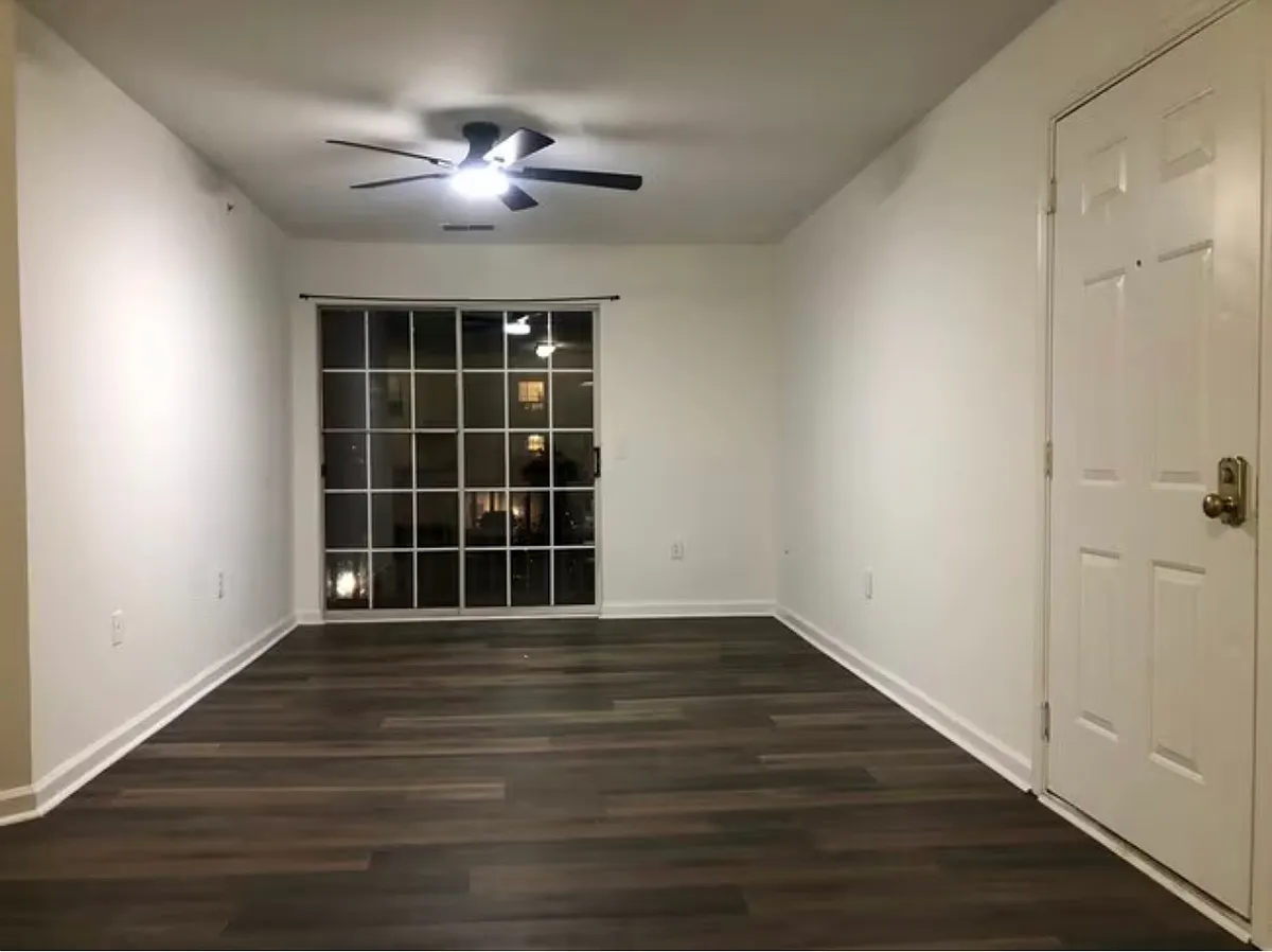 Building Photo - 261 Simpson Ave #226
