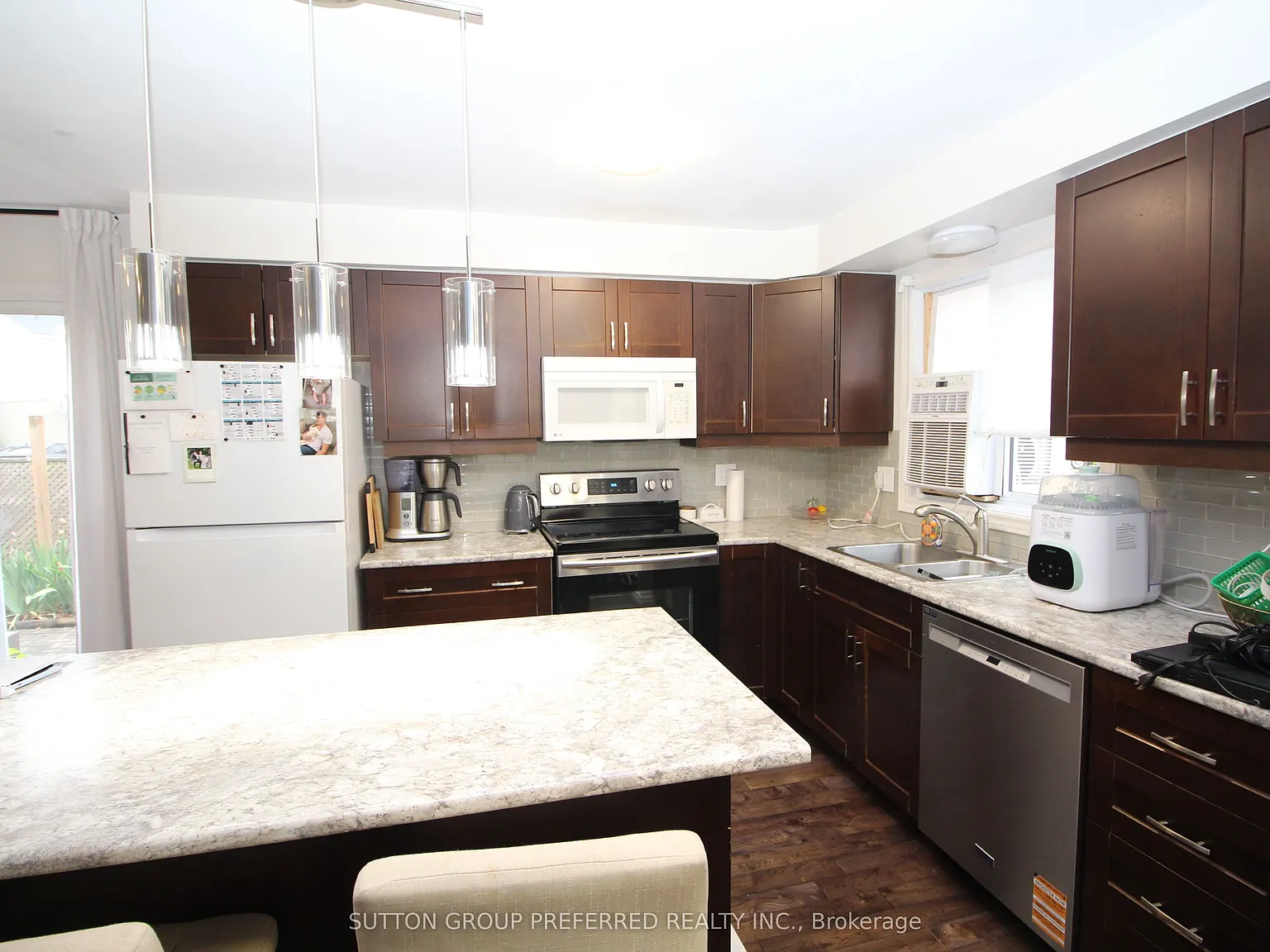 3 bed, $2,300 — Photo 2