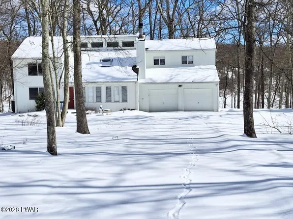 211 Brandyshire Dr, Tamiment, PA 18371