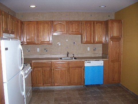 2nd image of 221 Conover St APT 3R