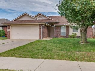 9212 S Bryant Ter, Moore, OK 73160