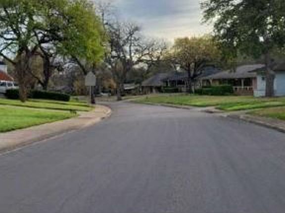 Exterior Neighborhood (street photo)