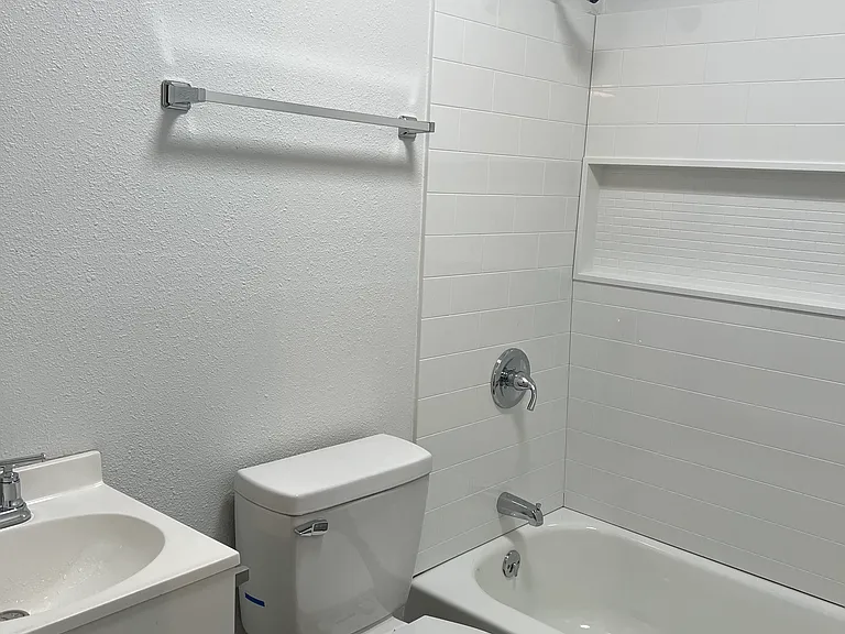 202 Pennsylvania Ave #B — Photo 7