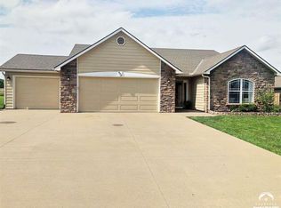 932 Bluestem Dr, Baldwin City, KS 66006