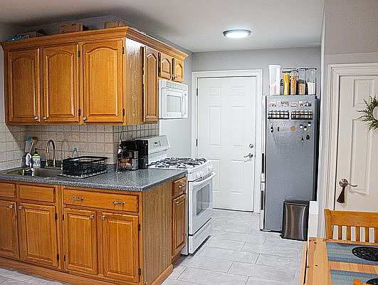 4th image of 63-45 Pleasantview St #1