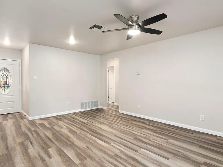 5915 Cliff Trail Dr — Photo 9