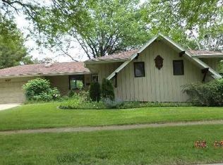 427 W Hillcrest Dr, Dekalb, IL 60115