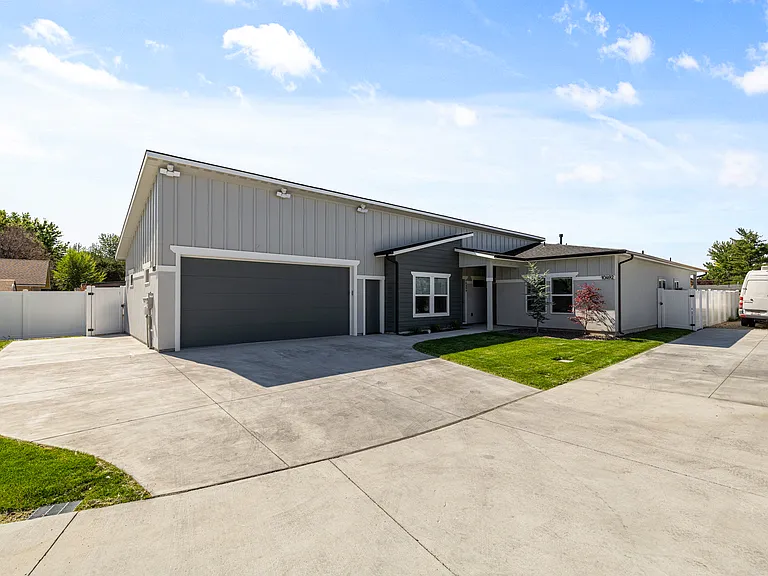 10494 W Shields Ave — Photo 3