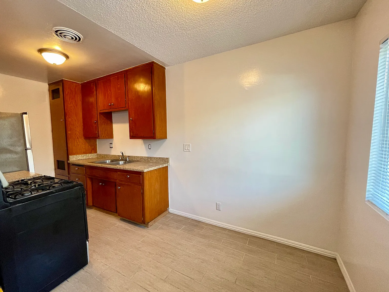 9716 Laurel St — Photo 3