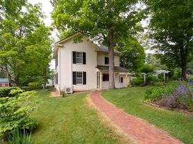 111 Walnut St, Lewisburg, WV