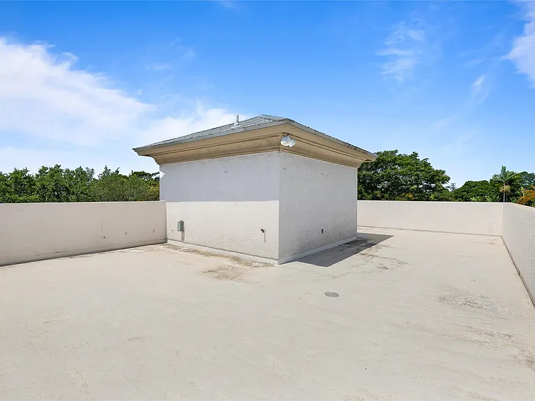 417 SW 8th St — Photo 24