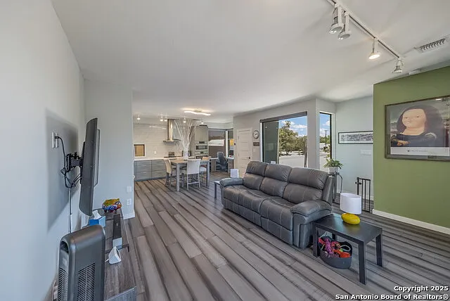 137 Lotus St — Photo 10