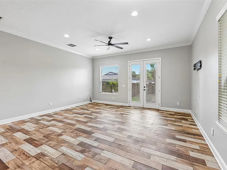 2611 E Jefferson St #4 — Photo 3
