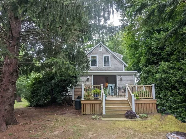 573 Elm St, Dartmouth, MA 02748