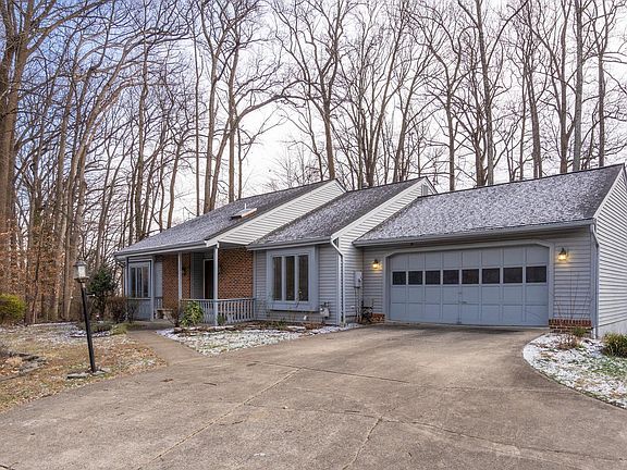 3rd image of 6923 Colburn Dr