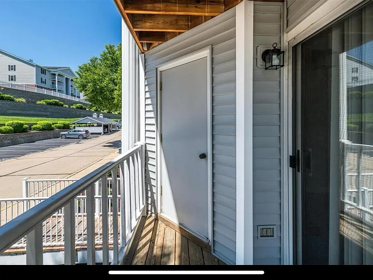 1210 Creve Coeur Crossing Ln #H — Photo 23