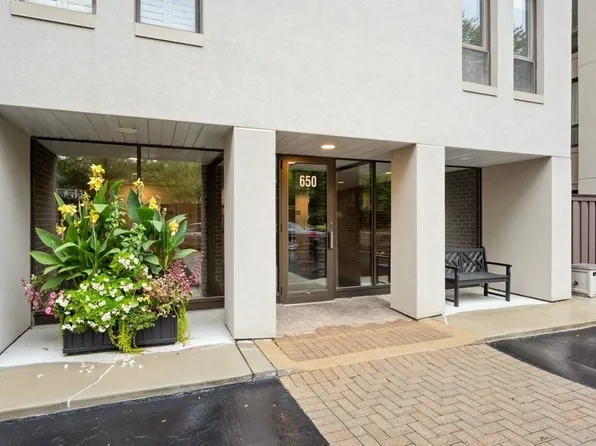 650 Winnetka Mews APT 411, Winnetka, IL 60093