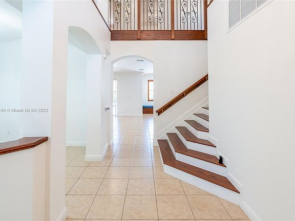 3rd image of 19140 N Gardenia Ave