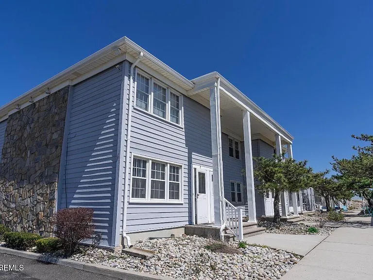 1201 Ocean Ave #24 — Photo 14