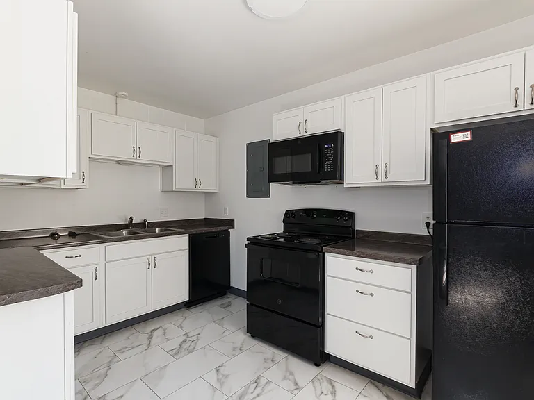 Hillsdale Apartments — Photo 1