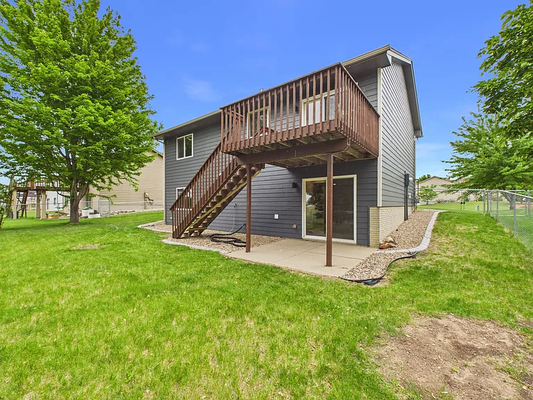 2505 N Vincent Ave — Photo 39