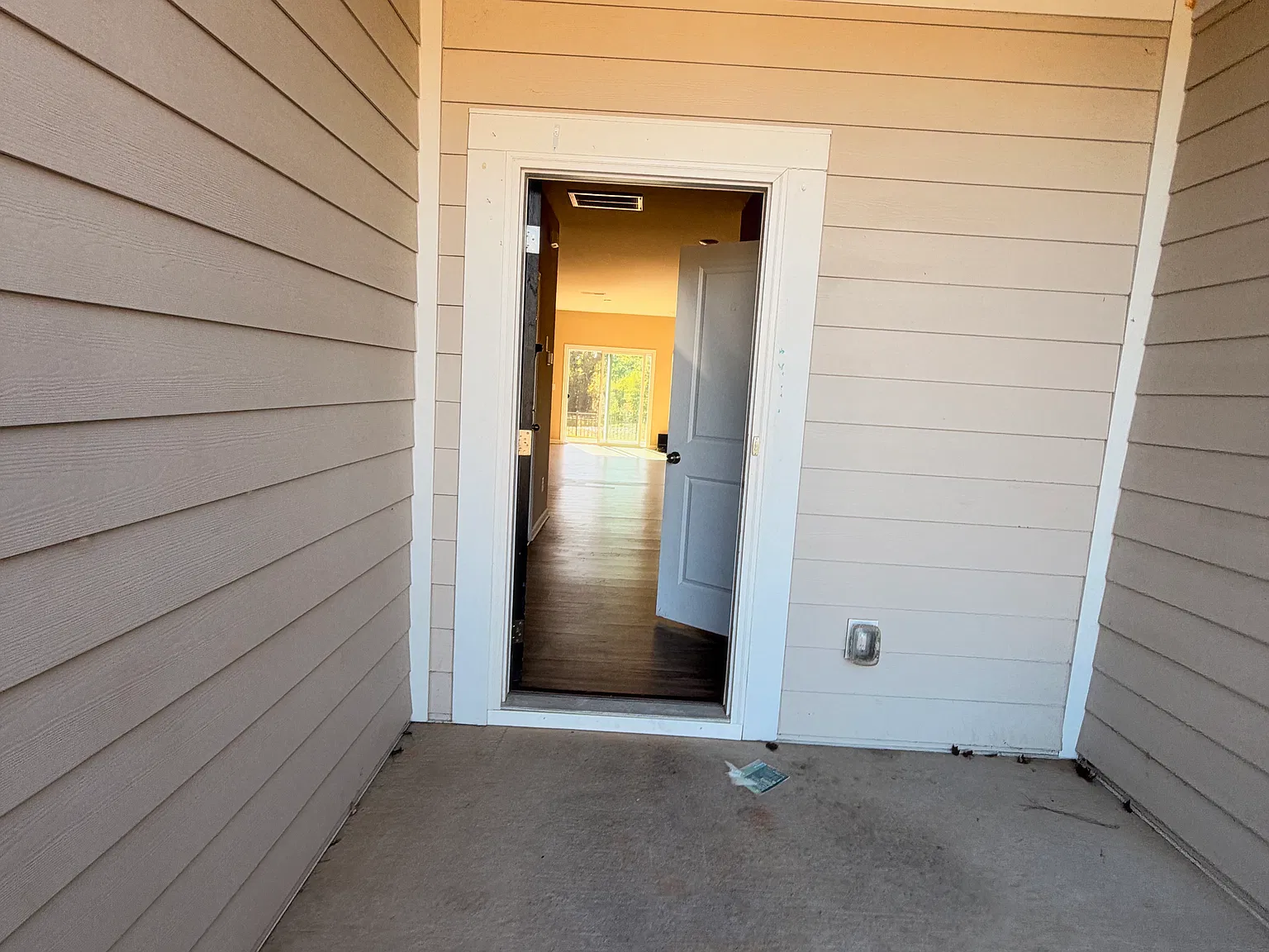 3 bed, 1700 sqft, $1,895 — Photo 2
