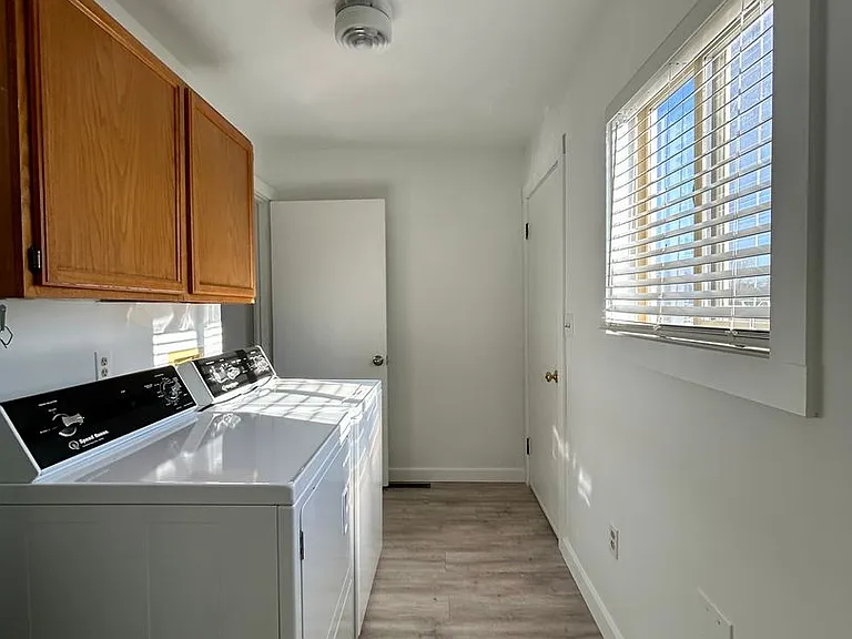 407 S Walnut St — Photo 14