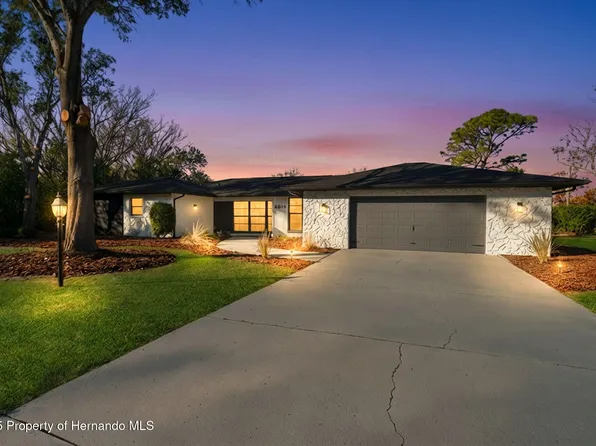 8019 River Country Dr, Weeki Wachee, FL 34607