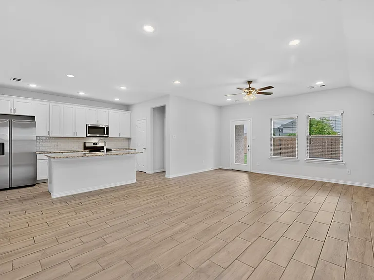 4009 Mockingbird Ln — Photo 1