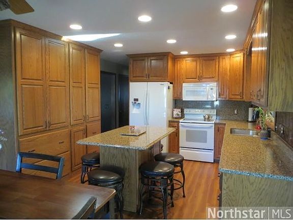 5th image of 590 N Park Ave