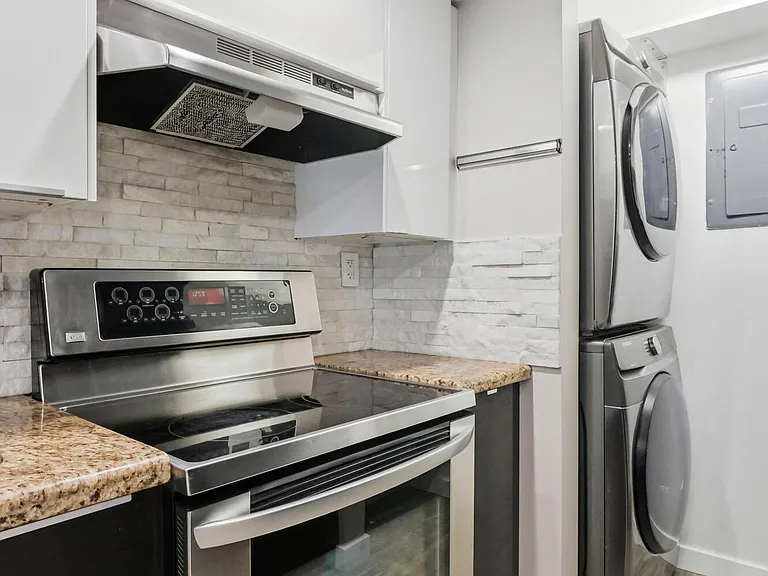 721 SE 1st Way #C11 — Photo 12