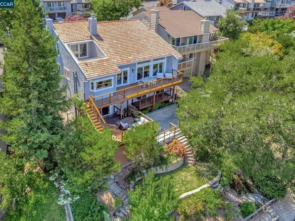 1825 Saint Andrews Dr, Moraga, CA 94556