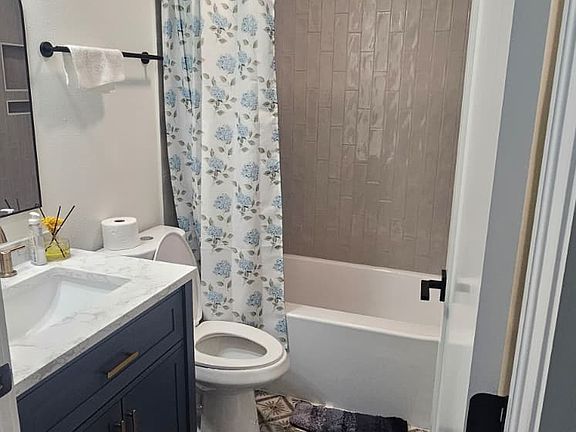 3rd image of 2107 8th Ave E #1