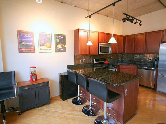 5th image of 315 2nd St APT 203