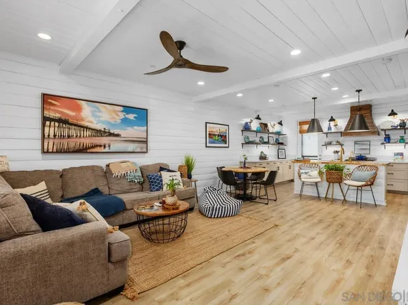 1558 Vista Del Mar Way Unit 3, Oceanside, CA 92054