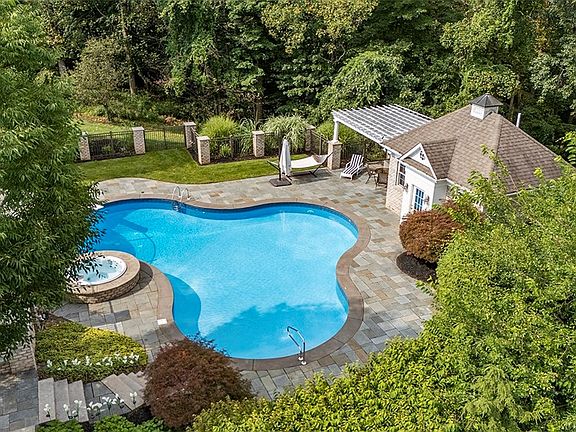5th image of 529 Salem Heights Dr